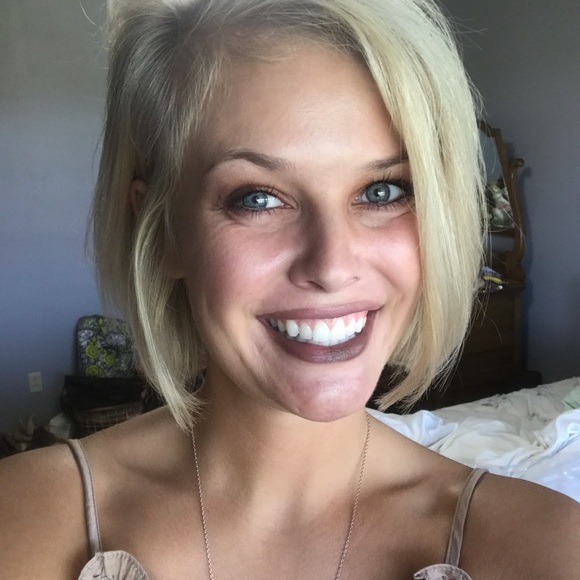 Meet your Posher, Heather - Picture 1 of 1